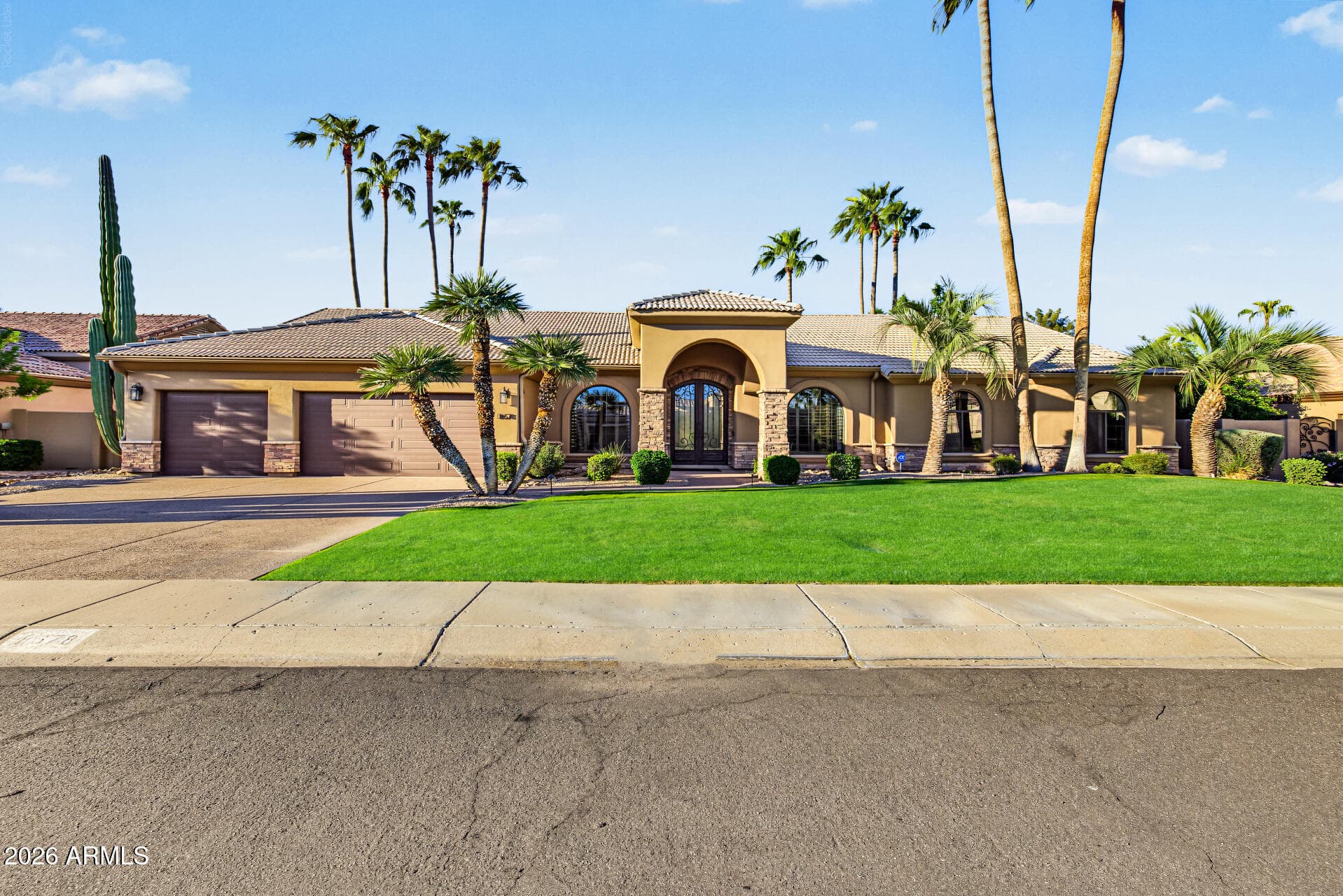 8678 E WINDROSE Drive